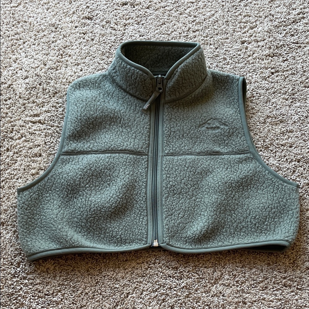 ARITIZIA TNA Green Fleece Vest
